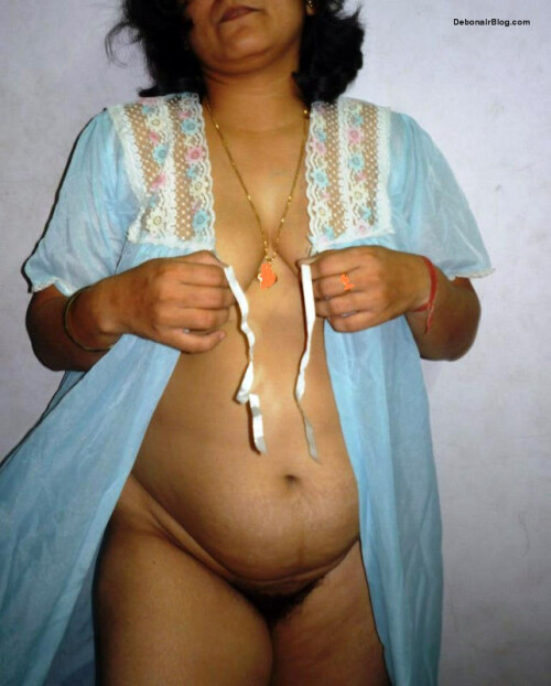 Desi MILF aunty showing naked body to tease boyfriend pics (2)