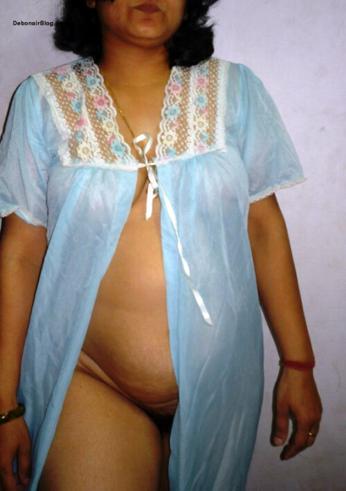 Desi MILF aunty showing naked body to tease boyfriend pics (1)