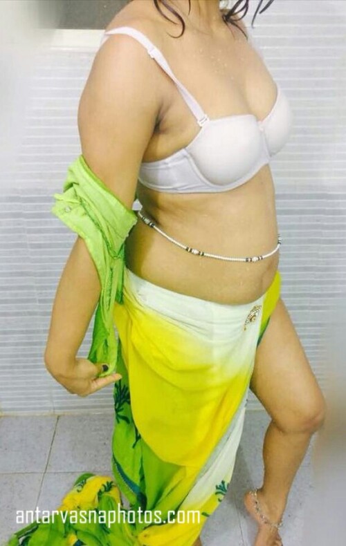 Sexy bhabhi Kiran ki hot photos